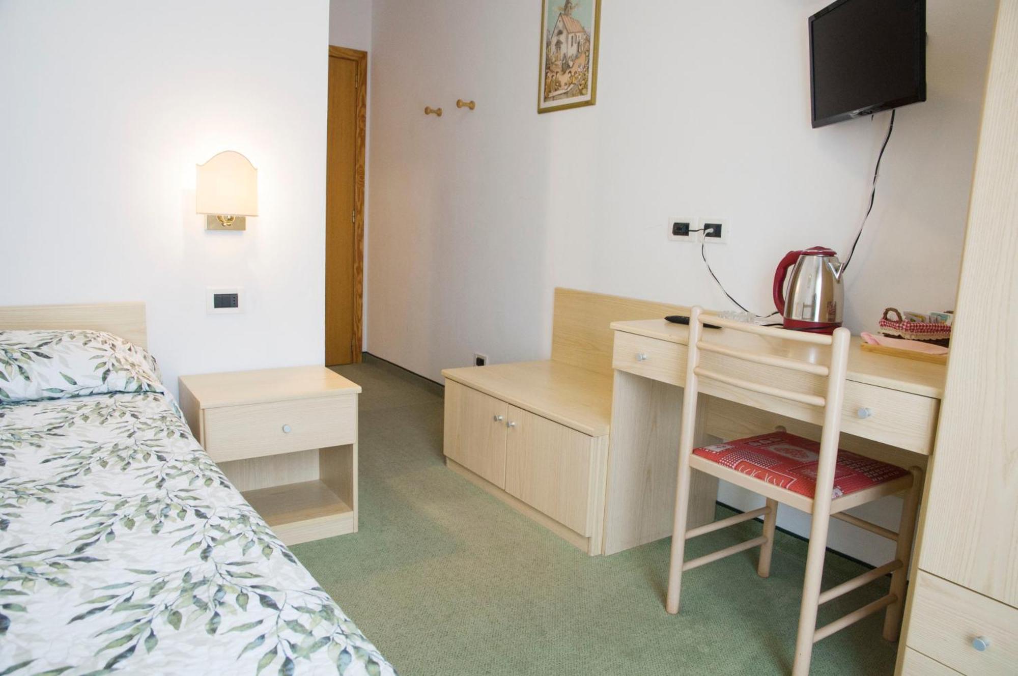 Garni Mariolina Bed & Breakfast Falcade Exterior photo