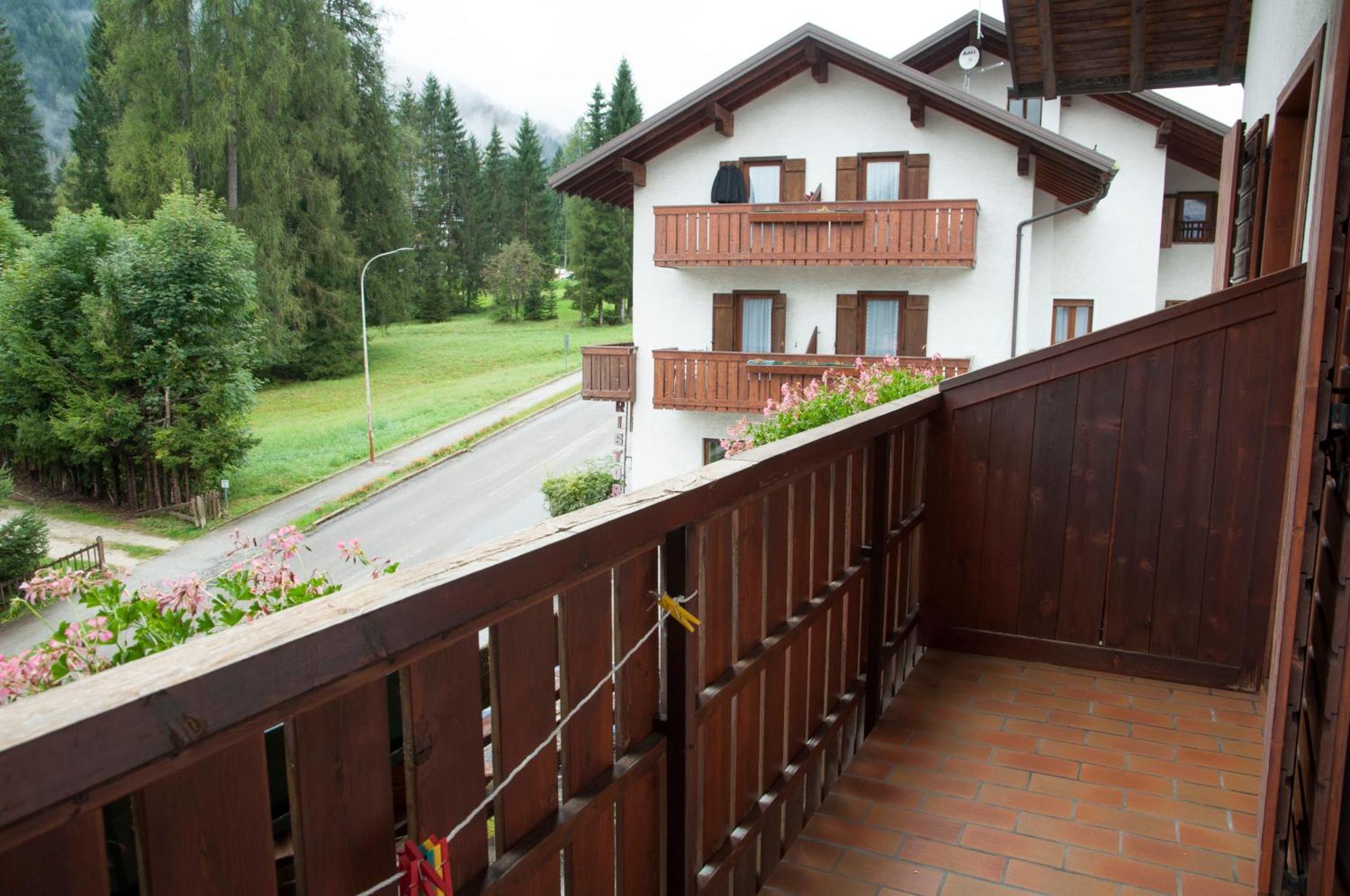 Garni Mariolina Bed & Breakfast Falcade Exterior photo