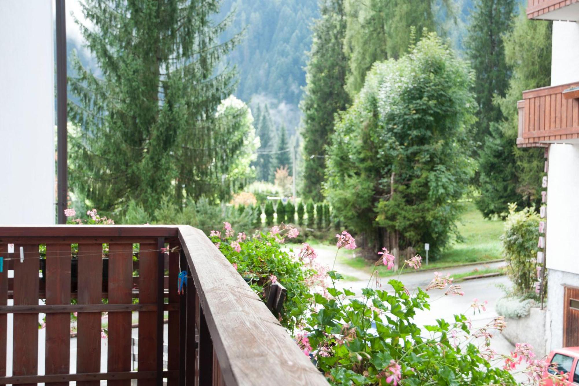 Garni Mariolina Bed & Breakfast Falcade Exterior photo